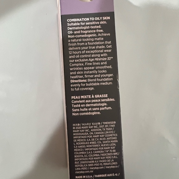 TimeWise® Matte 3D Foundation
1 fl. oz. - Picture 10 of 10